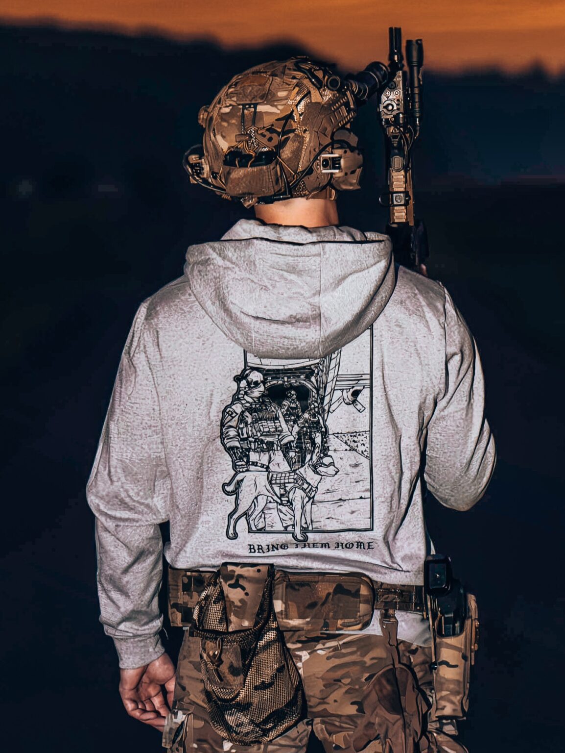 Bring Them Home Hoodie, vêtement militaire signé The Trace