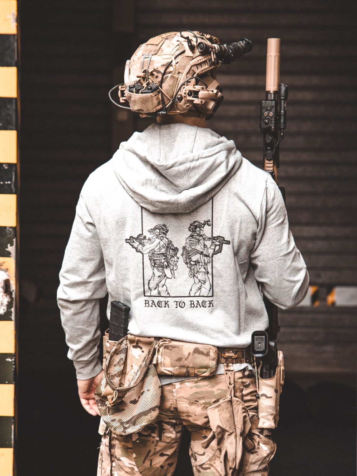 Back to Back Hoodie, vêtement militaire The Trace