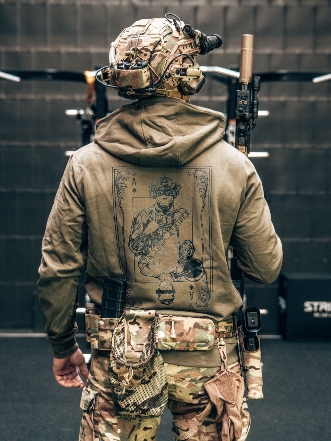 Earn Your Stripes Hoodie, vêtement militaire signé The Trace