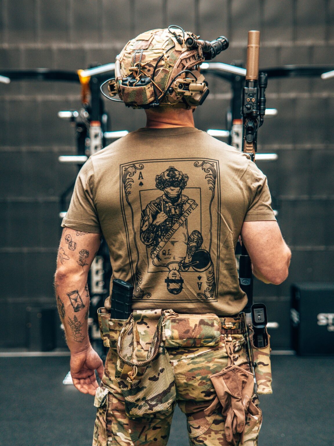 Earn Your Stripes T-Shirt, vêtement militaire par The Trace