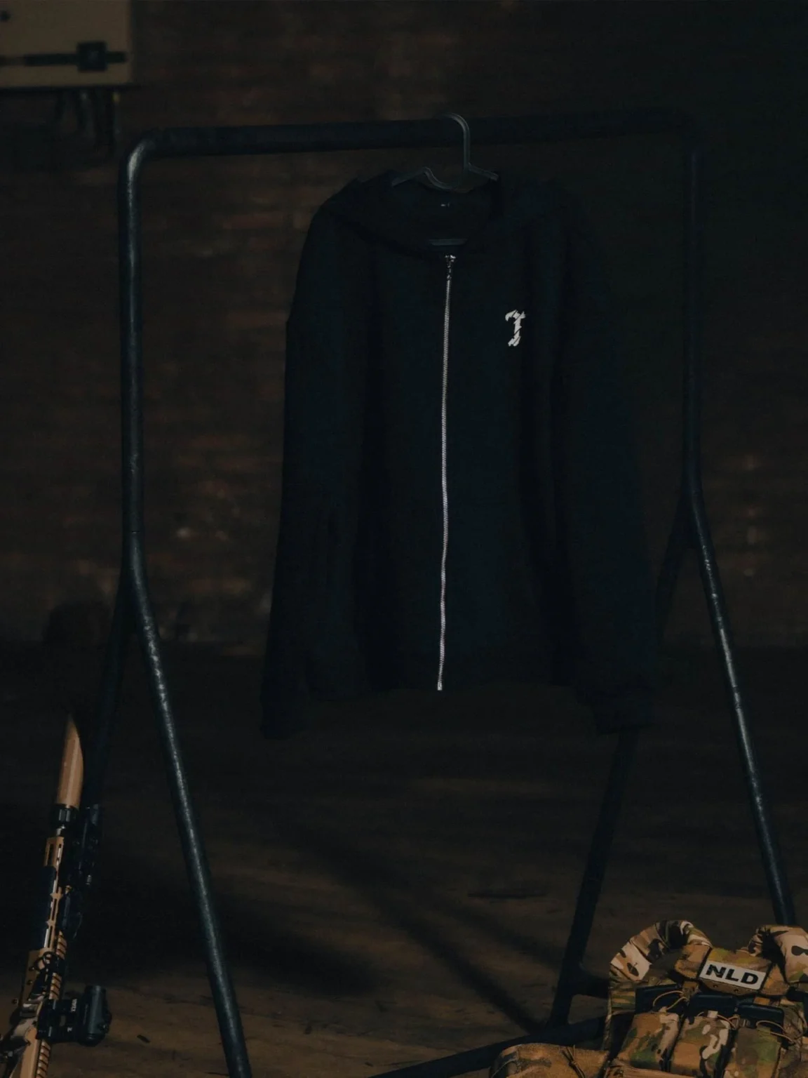 Hoodie The Trace Premium au style épuré et minimaliste, aux finitions soignées