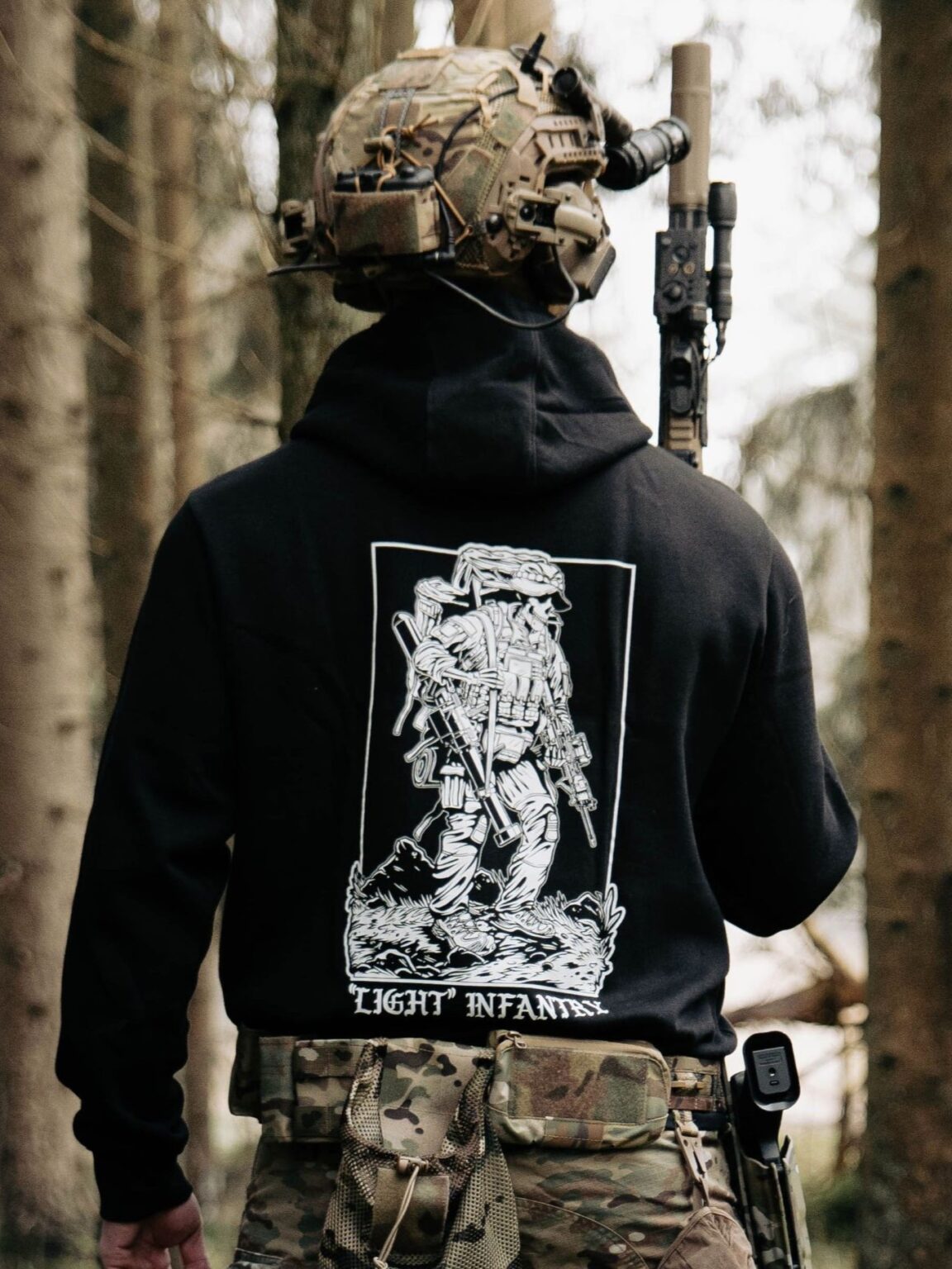 Light Infantry Hoodie, vêtement militaire par The Trace
