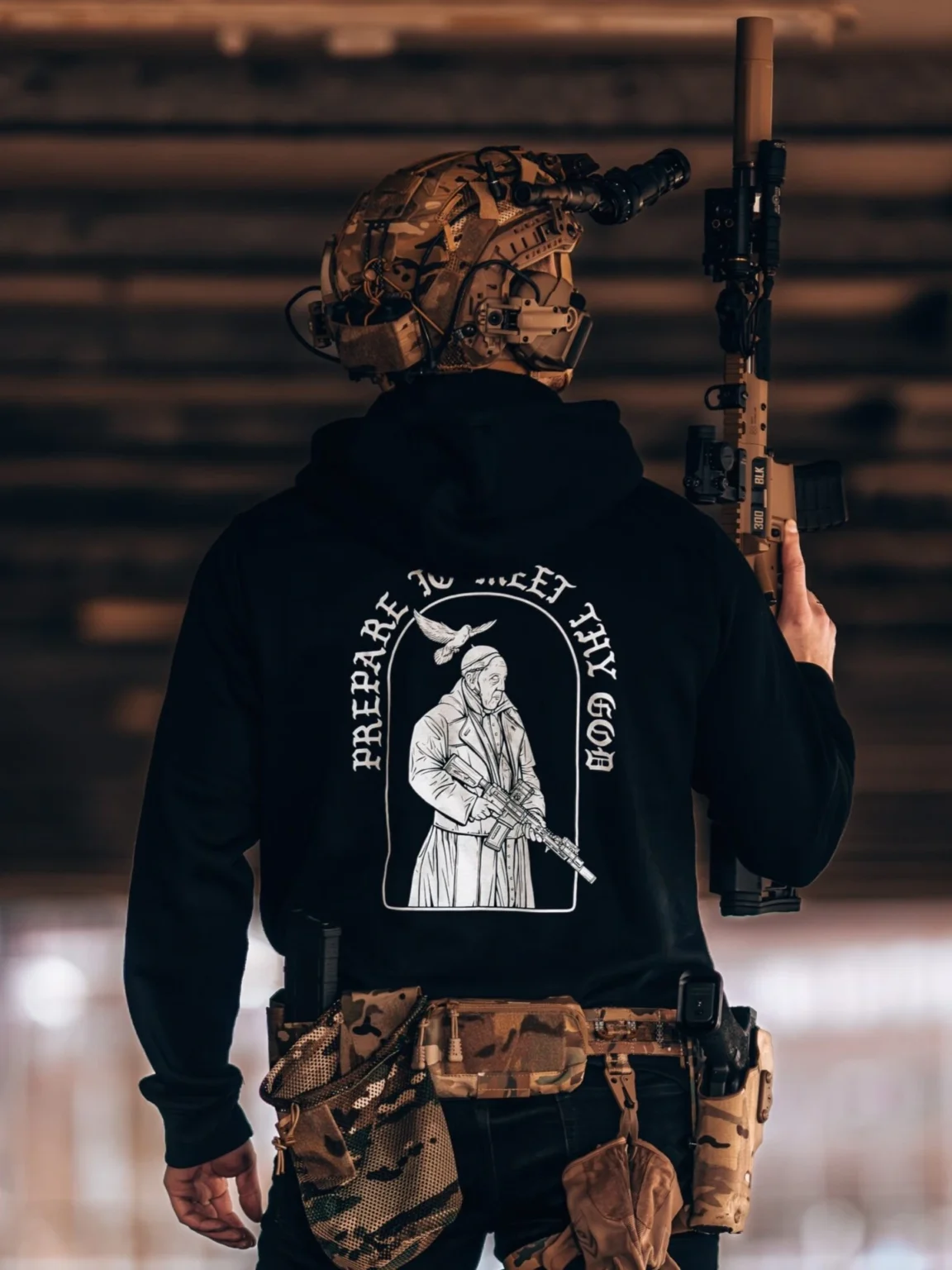Collection de vêtements The Trace avec le pape armé et la mention prepare to meet thy god