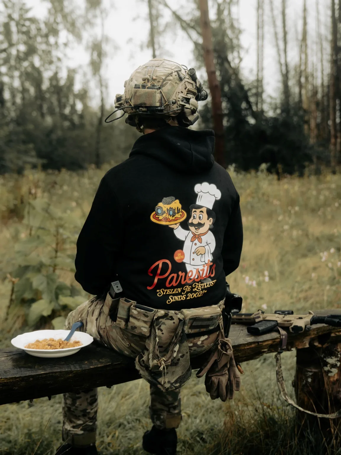 Hoodie The Trace avec un design représentant de la nourriture militaire